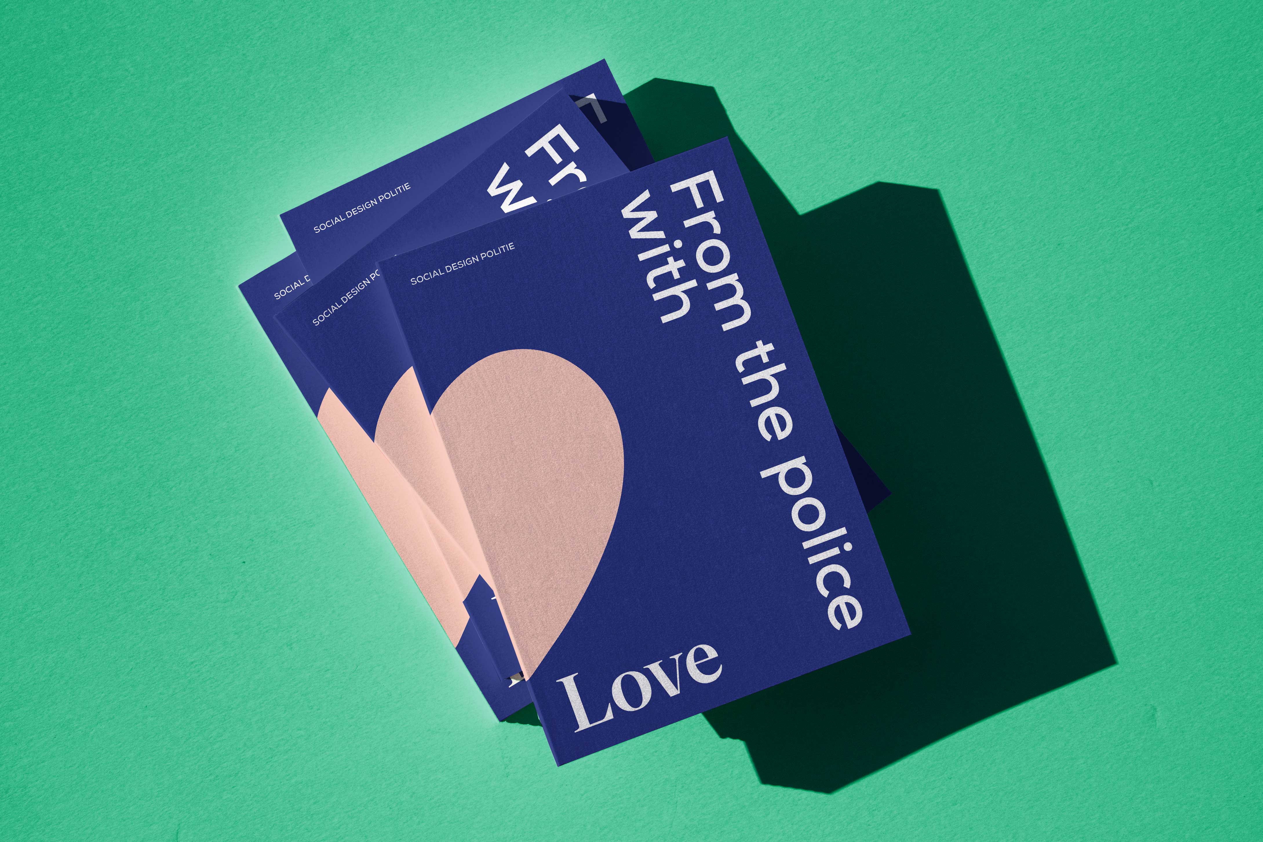 Stapel boeken ‘From the police with love’ van de social design politie.